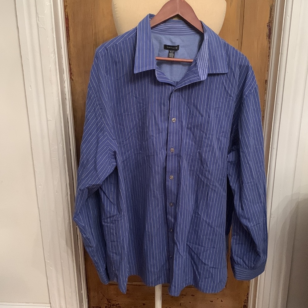 LIKE NEW! BIG AND TALL men’s 2XL (19-19.5” neck) VAN HEUSEN striped button down